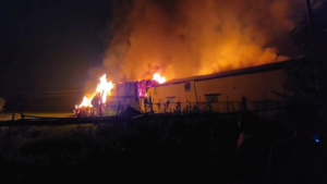 গাজীপুরে ভয়াবহ আগুন, মুহূর্তে পুড়ে ছাই তিন ঝুট গুদাম
