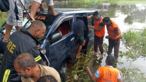 নোয়াখালীতে মর্মান্তিক দুর্ঘটনা: খালে মাইক্রোবাস, একই পরিবারের ৭ জনের মৃত্যু!