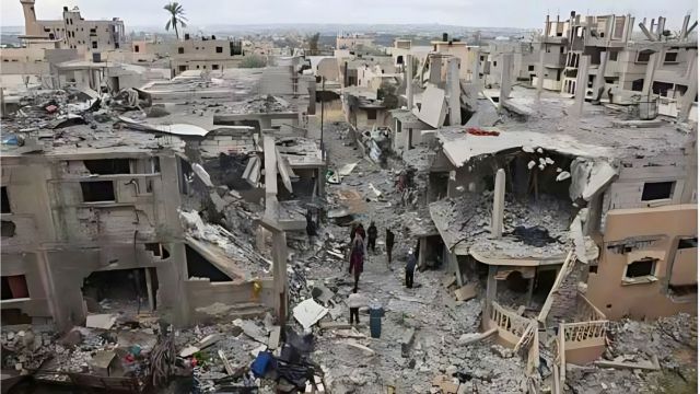 গাজায় ইসরায়েলি হামলায় একদিনে নিহত অন্তত ১০০, অনাহারে মৃত্যু বেড়ে ২৩৫ গাজায় ইসরায়েলি হামলায় একদিনে নিহত অন্তত ১০০, অনাহারে মৃত্যু বেড়ে ২৩৫