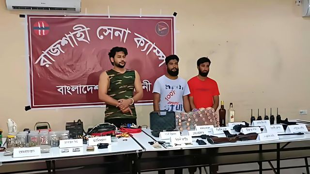 রাজশাহীতে ‘ডক্টর ইংলিশ’ কোচিং সেন্টারের মালিকসহ তিনজন আটক রাজশাহীতে ‘ডক্টর ইংলিশ’ কোচিং সেন্টারের মালিকসহ তিনজন আটক