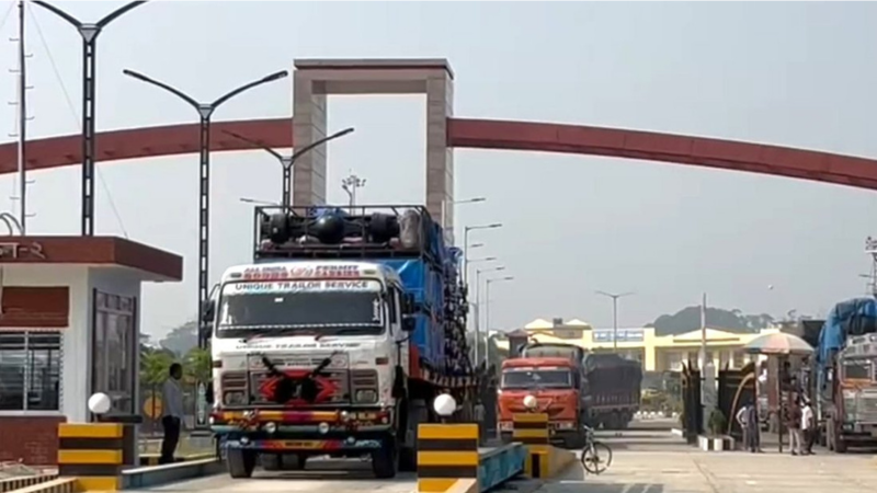 দেশে আসছে চালের পর চাল, বেনাপোল দিয়ে ঢুকলো আরও ৪২০ টন দেশে আসছে চালের পর চাল, বেনাপোল দিয়ে ঢুকলো আরও ৪২০ টন