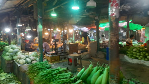 শীতের সবজিতে ভরা বাজার, দামেই মন খারাপ ক্রেতার