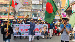 বরিশালে মাথাল মিছিল