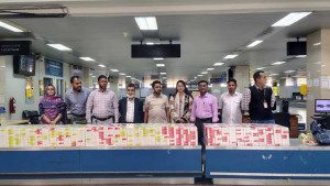 বিমানবন্দরে পরিত্যক্ত ৯০ লাখ টাকার সিগারেট জব্দ