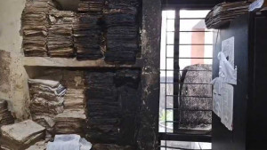 লক্ষ্মীপুর জেলা নির্বাচন অফিসে আগুন দিল দুর্বৃত্তরা