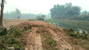 কৃষক দল নেতার বিরুদ্ধে নদীর পাড় কেটে মাটি বিক্রির অভিযোগ