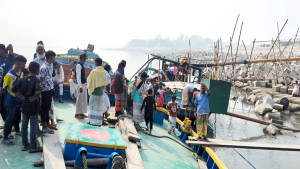 ড্রেজারের ইঞ্জিন কক্ষ থেকে যুবকের মরদেহ উদ্ধার