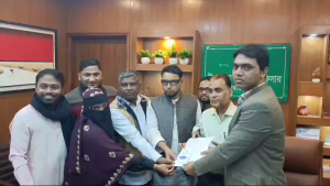 হাসনাত আবদুল্লাহর পক্ষে মনোনয়নপত্র নিলেন শহীদ পরিবারের সদস্যরা