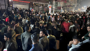 ভারতীয় সহকারী হাইকমিশনে ইটপাটকেল নিক্ষেপ, আটক ১২