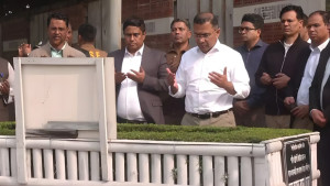 ছোট ভাই কোকোর কবর জিয়ারত করলেন তারেক রহমান