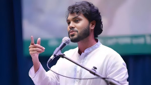 হাদিকে নিয়ে সিঙ্গাপুরে উড়াল দিল এয়ার অ্যাম্বুলেন্স