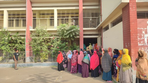 পাবনায় শিক্ষকদের কর্মবিরতি অব্যাহত, পরীক্ষা নিচ্ছেন প্রধান শিক্ষকরা