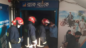 ব্র্যাক ব্যাংকে আগুন