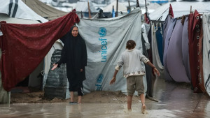 শীতকালীন ঝড়ে গাজায় মানবিক বিপর্যয়, ত্রাণ প্রবেশে ইসরায়েলের বাধা