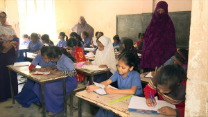 শিক্ষকরা আন্দোলনে, পরীক্ষা নিলেন অভিভাবকরা