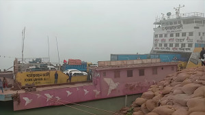 ঘন কুয়াশায় বন্ধ পাটুরিয়া-দৌলতদিয়া নৌরুট