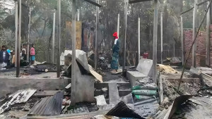 বিএনপি নেতার বাড়িতে আগুন, শিশুর মৃত্যু