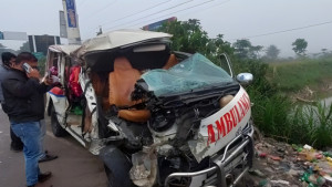 ফরিদপুরে ট্রাক-অ্যাম্বুলেন্স সংঘর্ষে ভাই-বোনসহ নিহত ৩