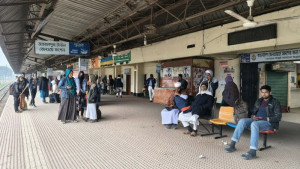 চার ট্রেনের যাত্রা বাতিল