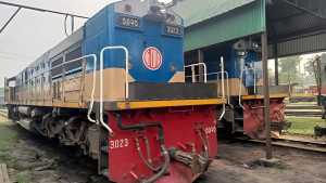 মেয়াদোত্তীর্ণ লোকোমোটিভ দিয়ে চলছে ট্রেনসেবা