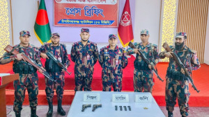 আবারও সীমান্তে বিদেশি অস্ত্র জব্দ