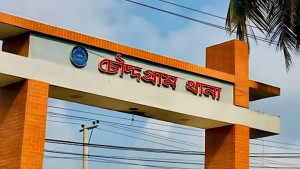 থানায় ঢুকে পুলিশকে কোপাল যুবক