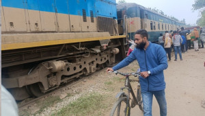 রেললাইন তুলে ফেলায় বগি লাইনচ্যুত, ঢাকা-ময়মনসিংহ রুট বন্ধ