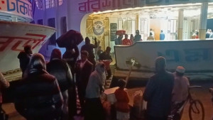 বরিশাল-ঢাকাসহ সব রুটে নৌযান চলাচল বন্ধ