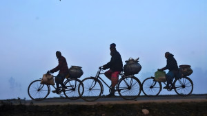 লালমনিরহাটে মিলছে না সূর্যের দেখা