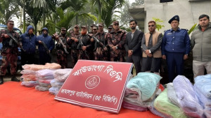 কুরিয়ার সার্ভিসের গাড়ি থেকে ২৬ লাখ টাকার ভারতীয় কাপড় জব্দ
