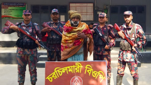 বিজিবির হাতে আটক ভারতীয় নাগরিক
