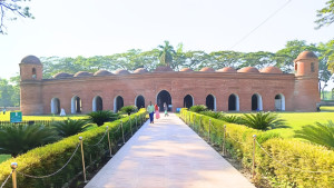 ভাঙনের ঝুঁকিতে ষাটগম্বুজ মসজিদ