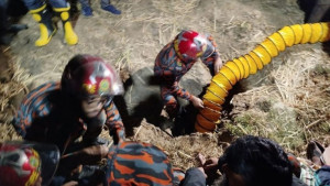 কীভাবে গভীর গর্তে পড়েছিল শিশু সাজিদ, জানালেন মা