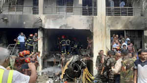 মাইলস্টোন স্কুলে বিধ্বস্ত যুদ্ধবিমান, একাধিক প্রাণহানির আশঙ্কা!