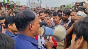 গাজীপুর উত্তাল! ১০ দফা দাবিতে মহাসড়ক অবরোধে শ্রমিকদের স্রোত
