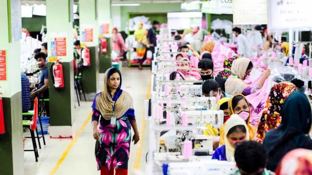 বড় ঝুঁকিতে দেশের প্রধান রপ্তানি খাত: পোশাক শিল্প