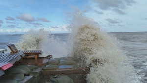 আকাশে নতুন লঘুচাপ, টানা বৃষ্টিতে বিপর্যস্ত হতে পারে ১০ জেলা
