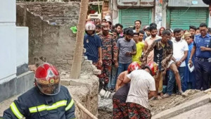 সিরাজগঞ্জে নির্মাণাধীন দেওয়াল ধসে দুই শ্রমিকের মৃত্যু