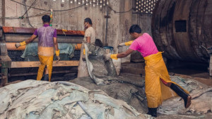 ট্যানারি শিল্প নগরীর প্রাণকেন্দ্রে কর্মীদের কর্মতৎপরতা ও প্রস্তুতি