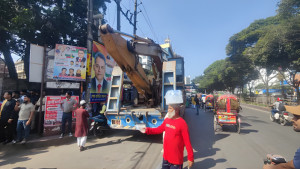 ধানমন্ডিতে ধাওয়া-পাল্টা ধাওয়া