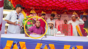 অফিস ফাঁকি দিয়ে বিএনপি প্রার্থীর জন্য ভোট চাইলেন পৌর নির্বাহী!