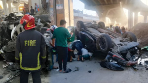 এলিভেটেড এক্সপ্রেসওয়ে থেকে ছিটকে পড়ল প্রাইভেটকার, সাইকেল-আরোহী নিহত