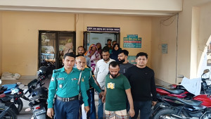 পুলিশকে কামড়ে পালালেন ছাত্রদল নেতা