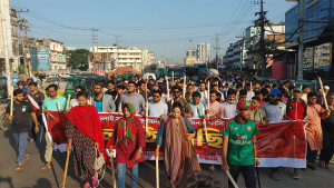 শেখ হাসিনার ফাঁসির দাবিতে লাঠি মিছিল