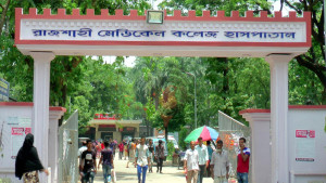 গলায় ছুরিকাঘাত নিয়ে ৩ কিলোমিটার পথ পাড়ি, অতঃপর..