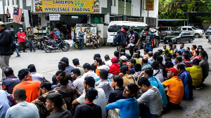 মালয়েশিয়ায় ১৭৪ বাংলাদেশি আটক