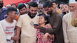 প্যারোলে মুক্তি পেয়ে স্ত্রী-সন্তানের জানাজায় যুবলীগ নেতা