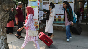 হল ছাড়ছেন ঢাবি শিক্ষার্থীরা