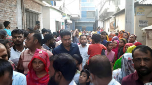 আহত স্বামীর পাশেই পড়েছিল স্ত্রীর গলাকাটা মরদেহ