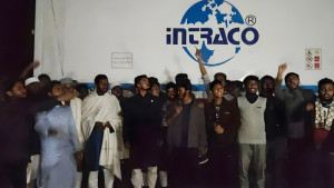 ইন্ট্রাকোর গ্যাস ভর্তি কাভার্ডভ্যান আটকে দিল ছাত্রশিবির